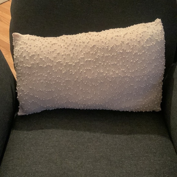 Accent pillow - Picture 6 of 7